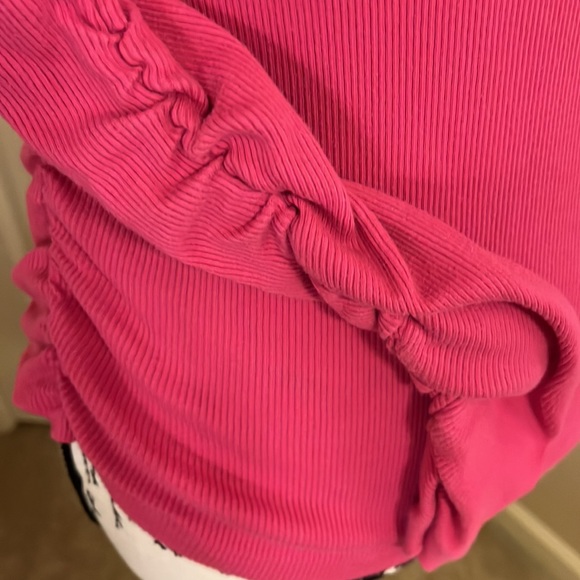 Newport News pink ruched rib knit top Size small - Picture 3 of 8